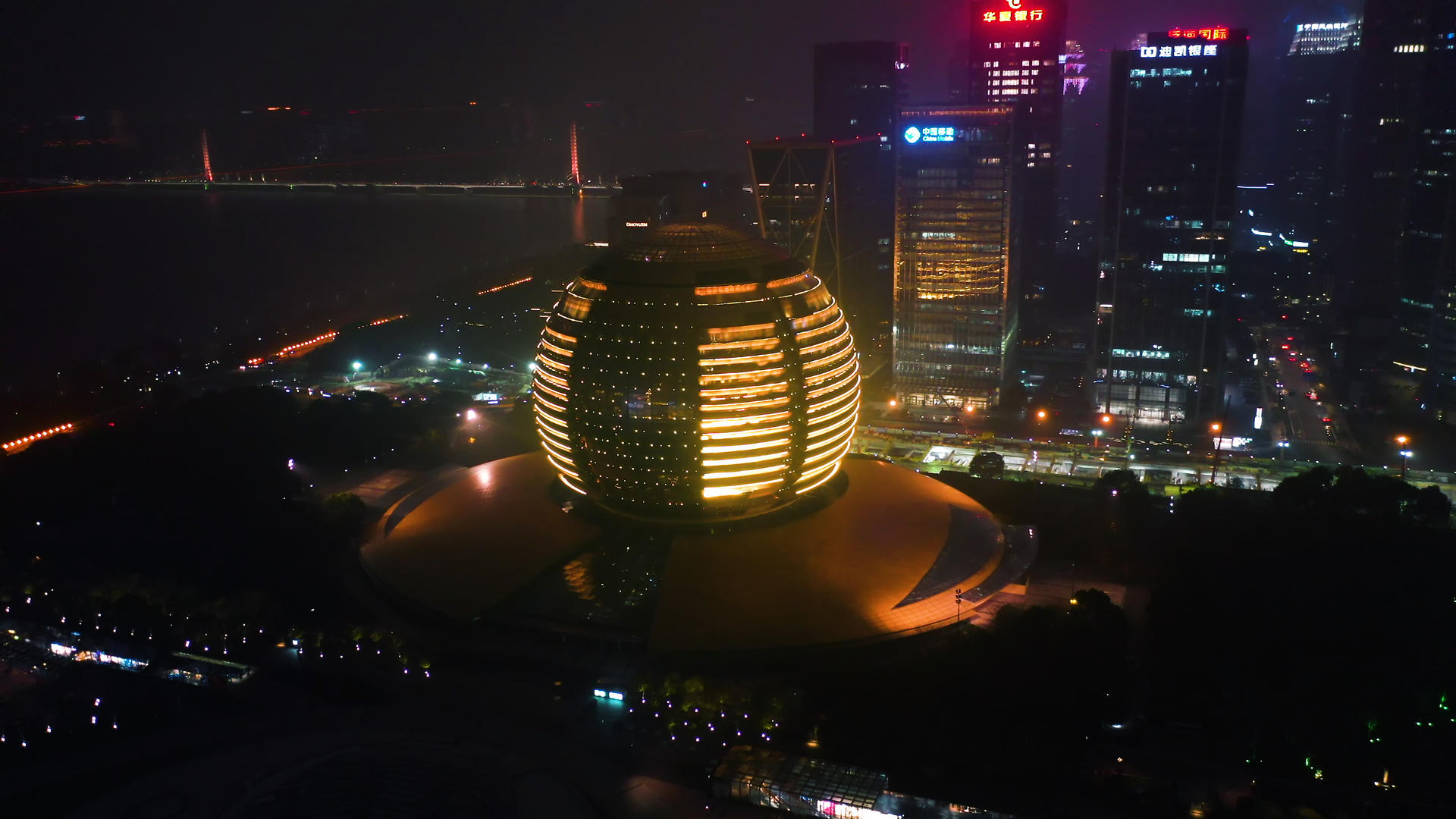 4K航拍杭州地标建筑杭州国际会议中心夜景视频的预览图