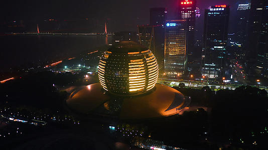 4K航拍杭州地标建筑杭州国际会议中心夜景视频的预览图