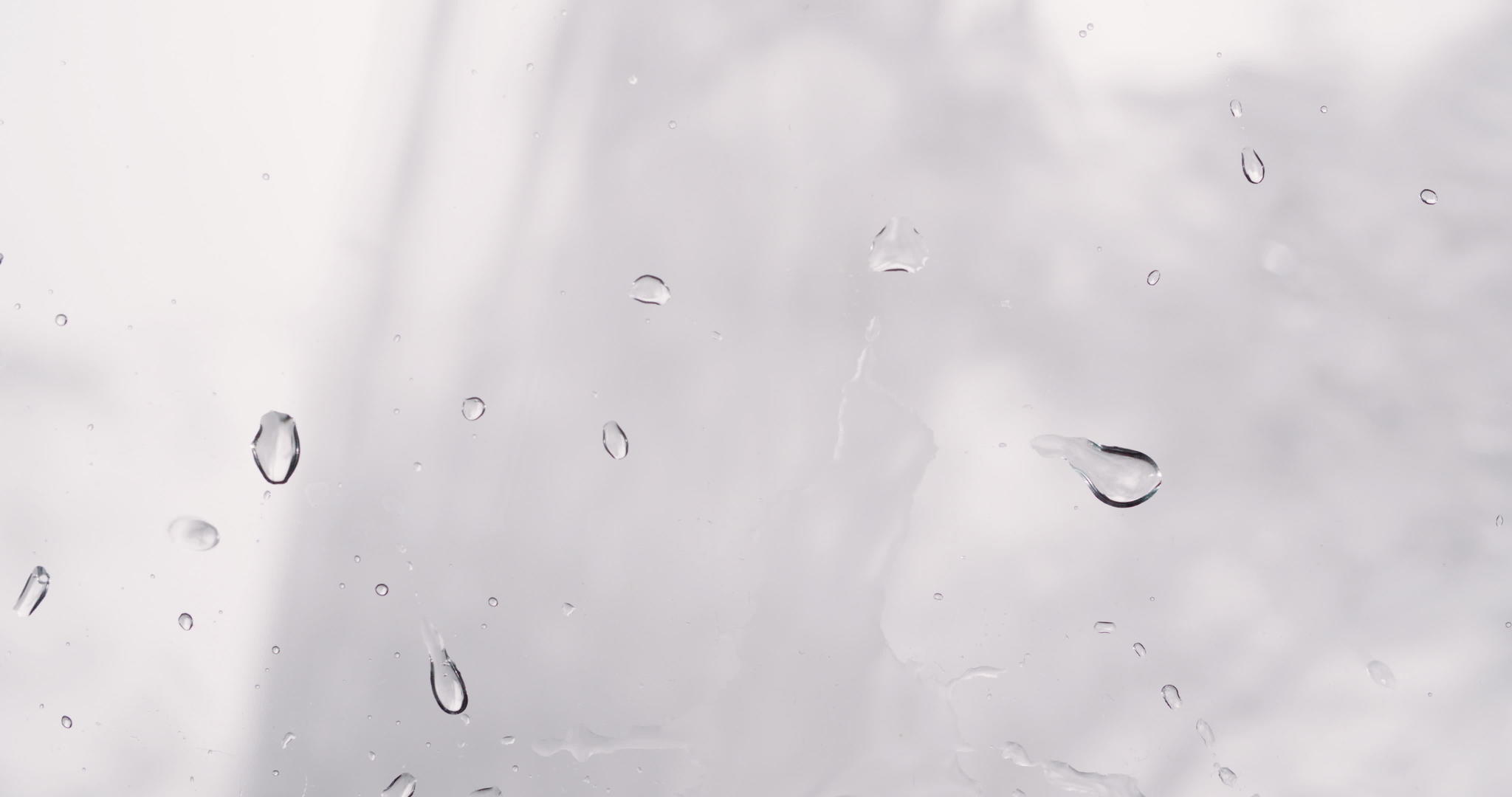 白色背景和水抽象摘要视频的预览图