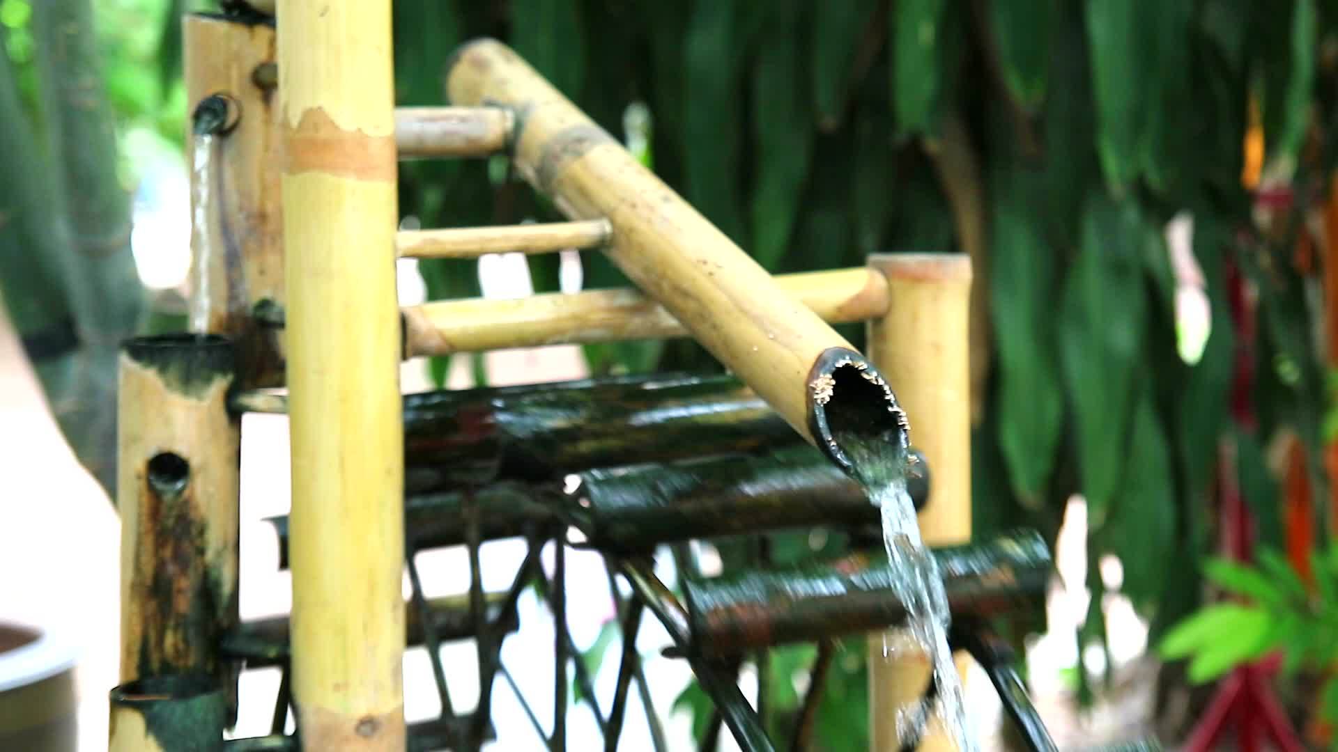 水轮4由花园装饰的竹子制成视频的预览图