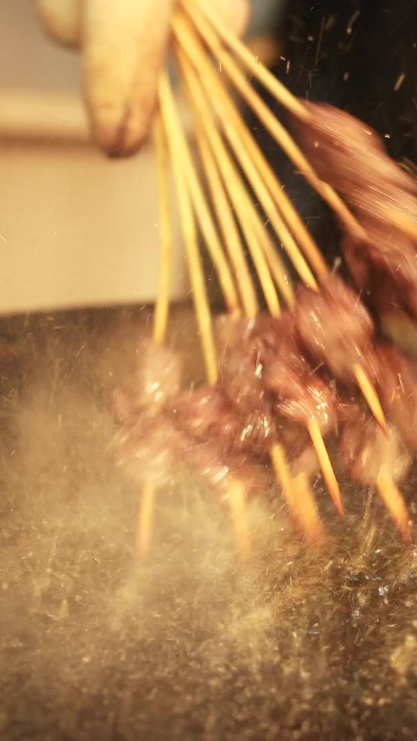 慢镜头升级拍摄素材美食宵夜小吃烤串烧烤制作过程视频的预览图