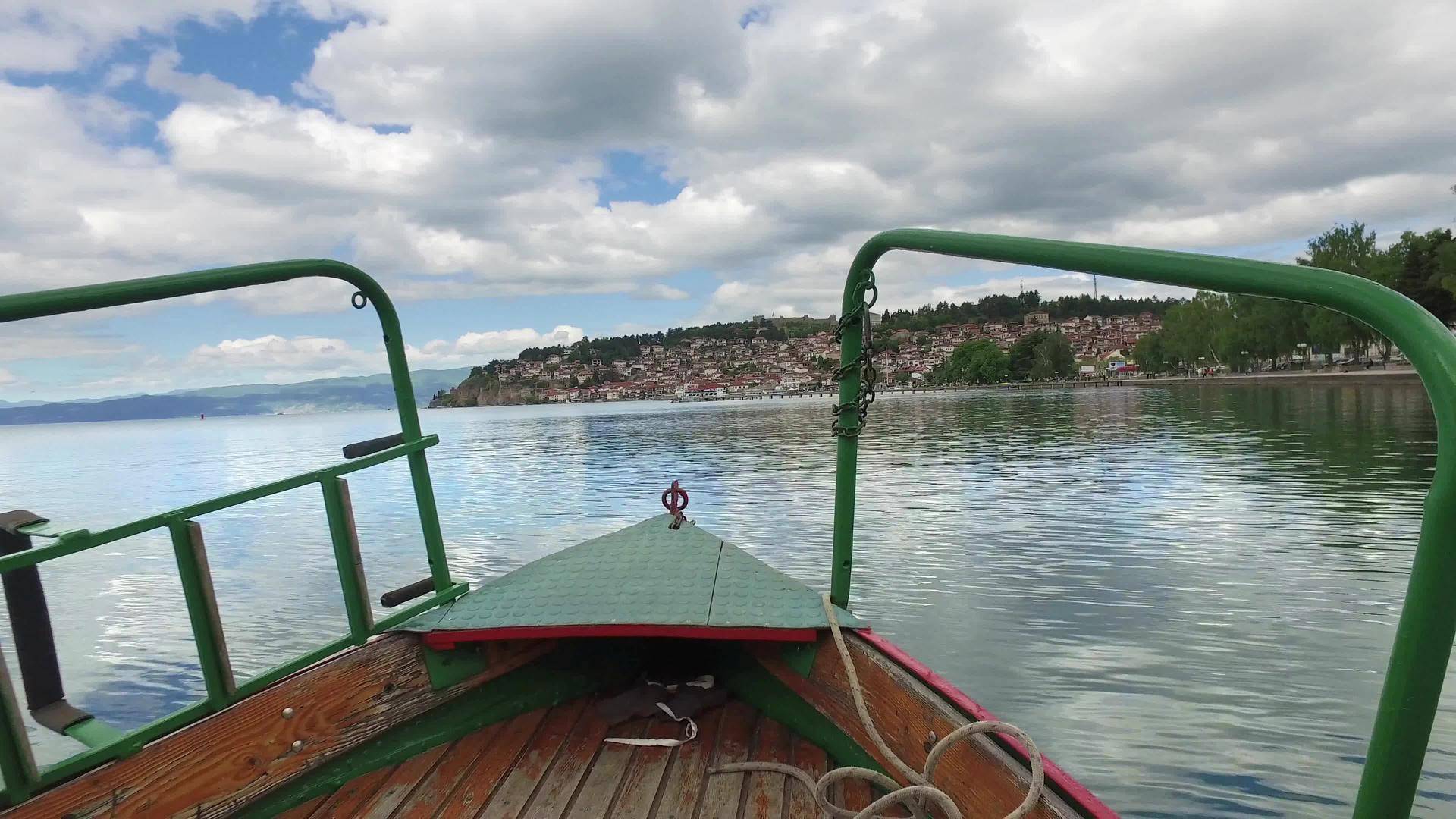 马西多尼亚在奥赫里德湖上游行Mcacedonia视频的预览图