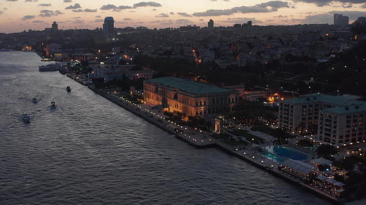 在黄昏的伊斯坦布尔河边44处k空视4k空中观测站视频的预览图