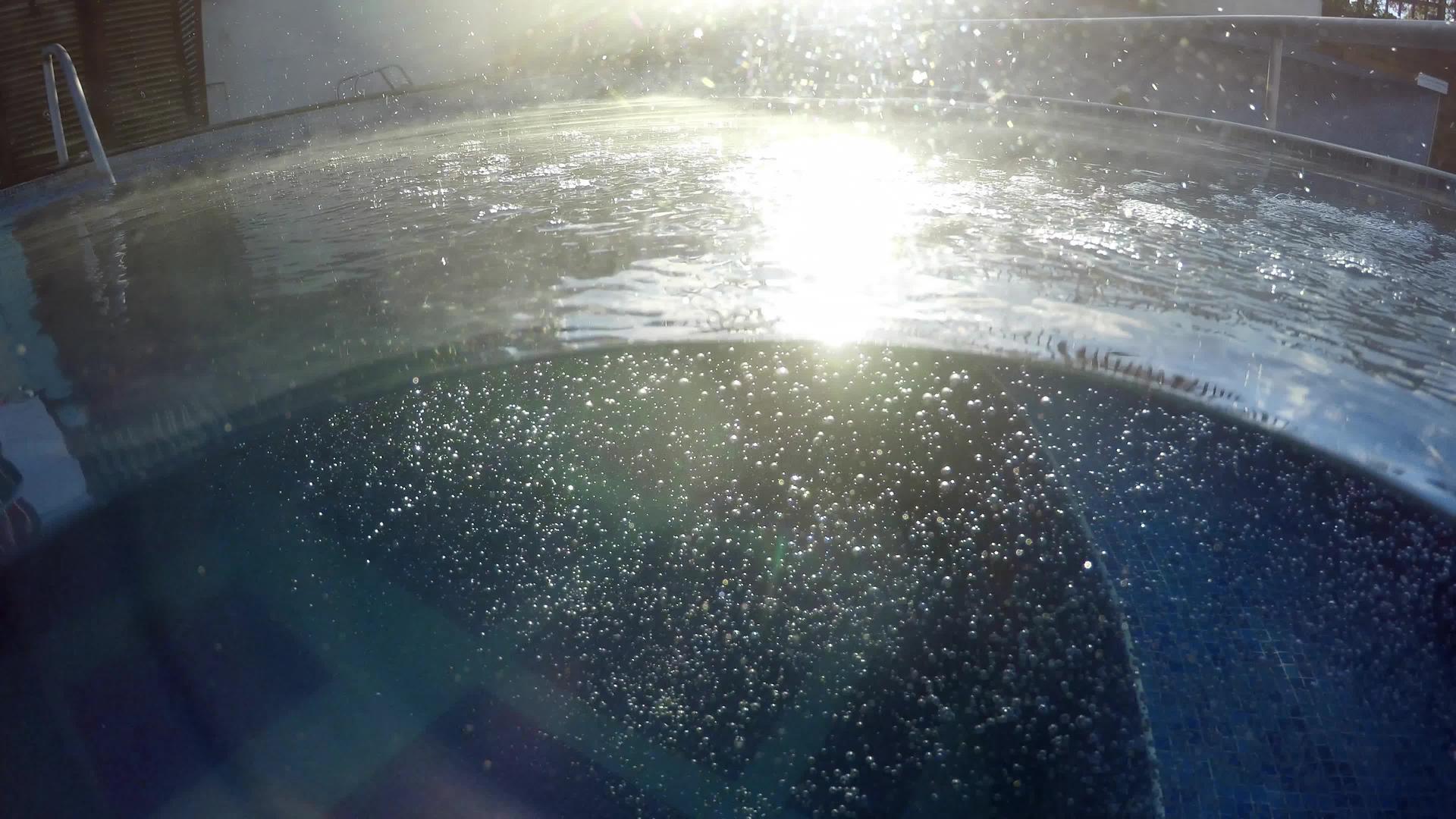 气泡水疗热温泉池视频的预览图