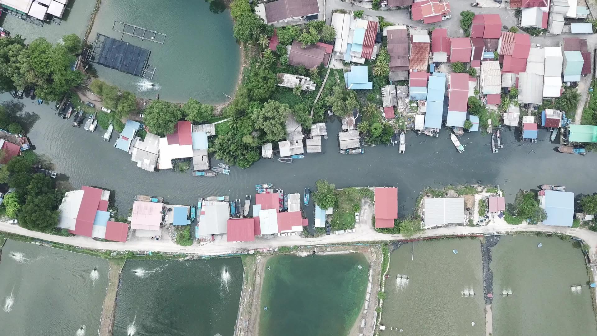 从上到下你可以看到房子外面的渔民公园船视频的预览图