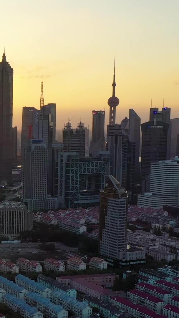 晚上航拍的上海风光视频的预览图