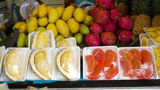 准备新鲜的泰国水果视频的预览图