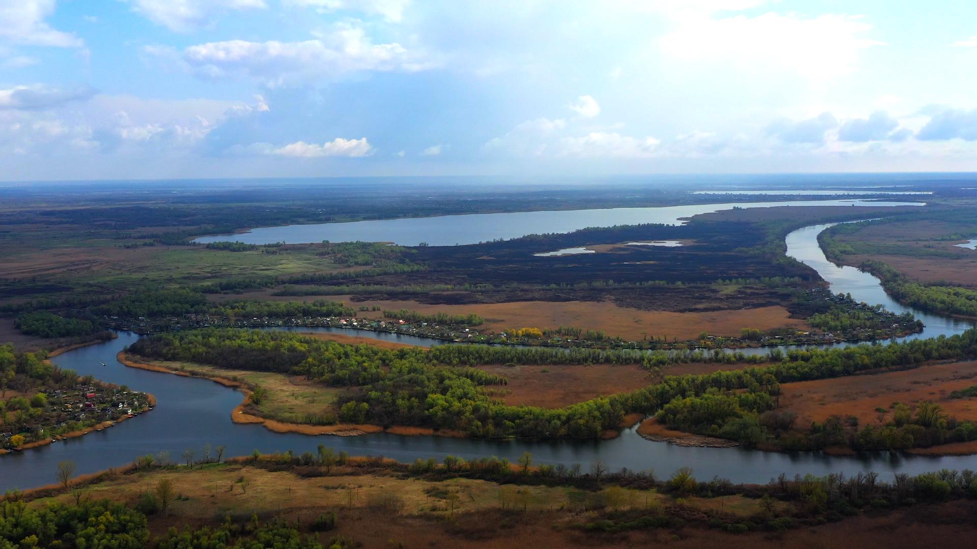 广袤的乌克兰平原视频的预览图