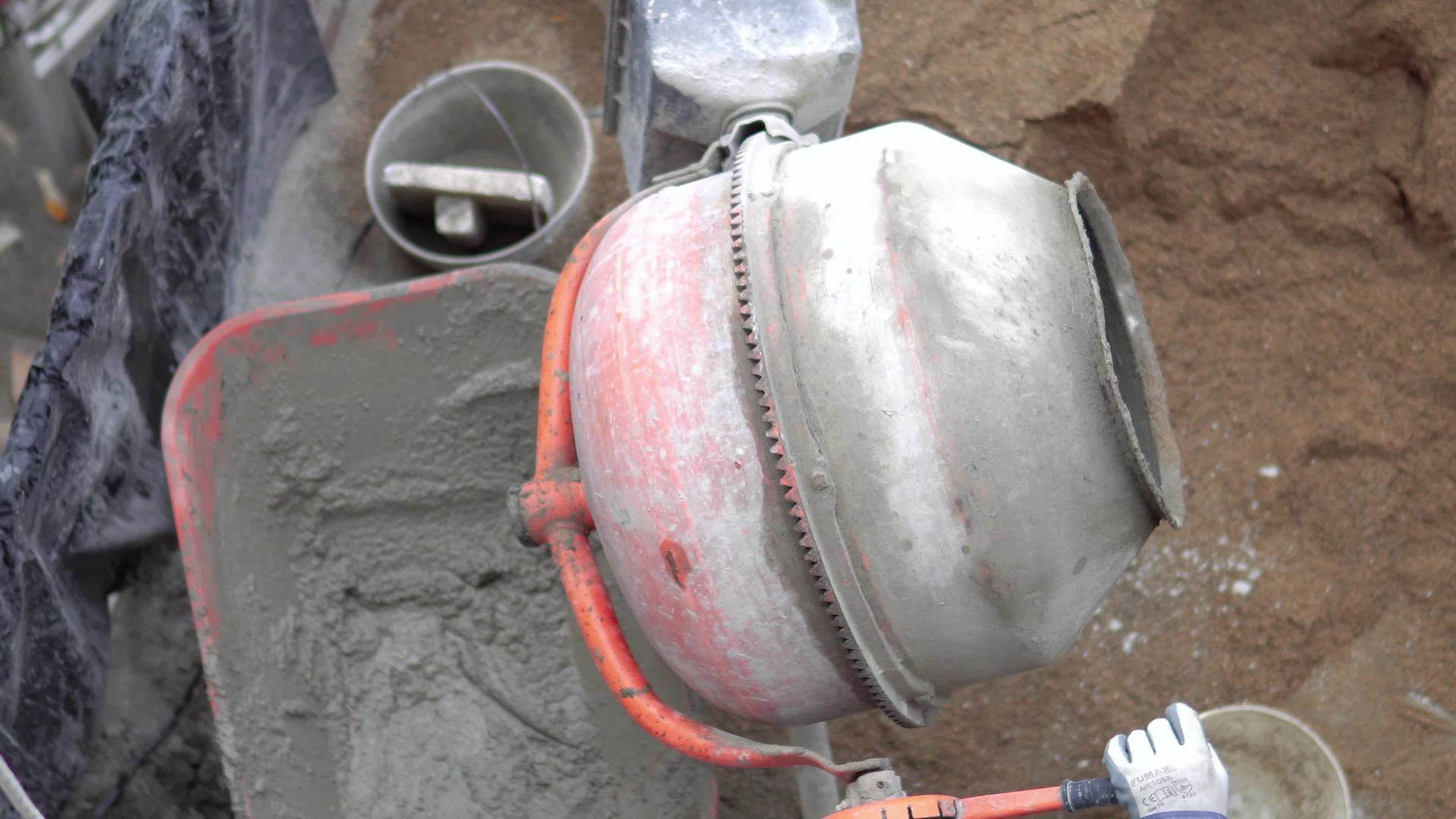 施工现场水泥搅拌机视频的预览图