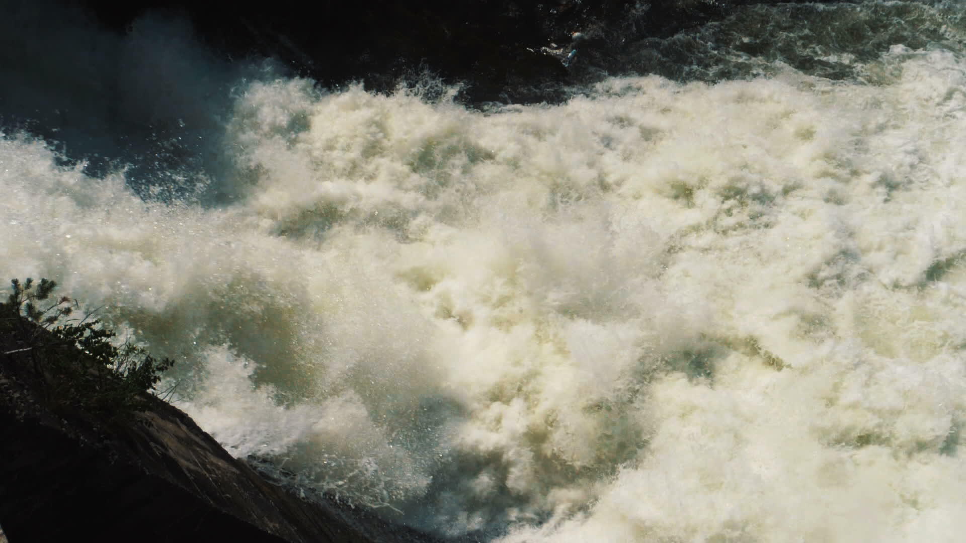 水电站大坝的水流视频的预览图