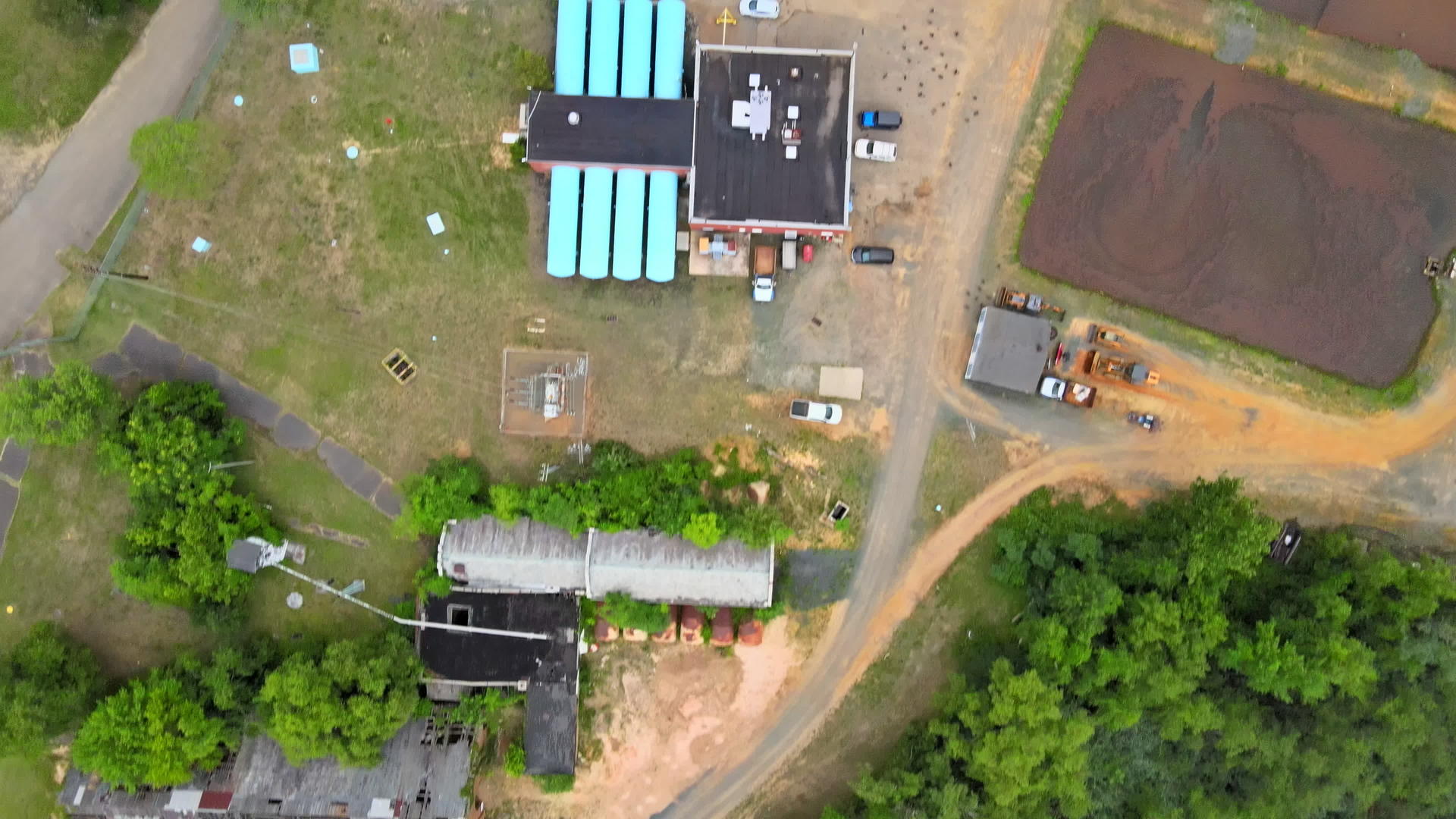 污水处理厂水箱鸟瞰图视频的预览图