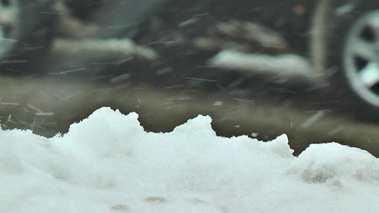 雪中的道路3视频的预览图