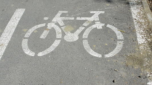 自行车道上的自行车标志视频的预览图