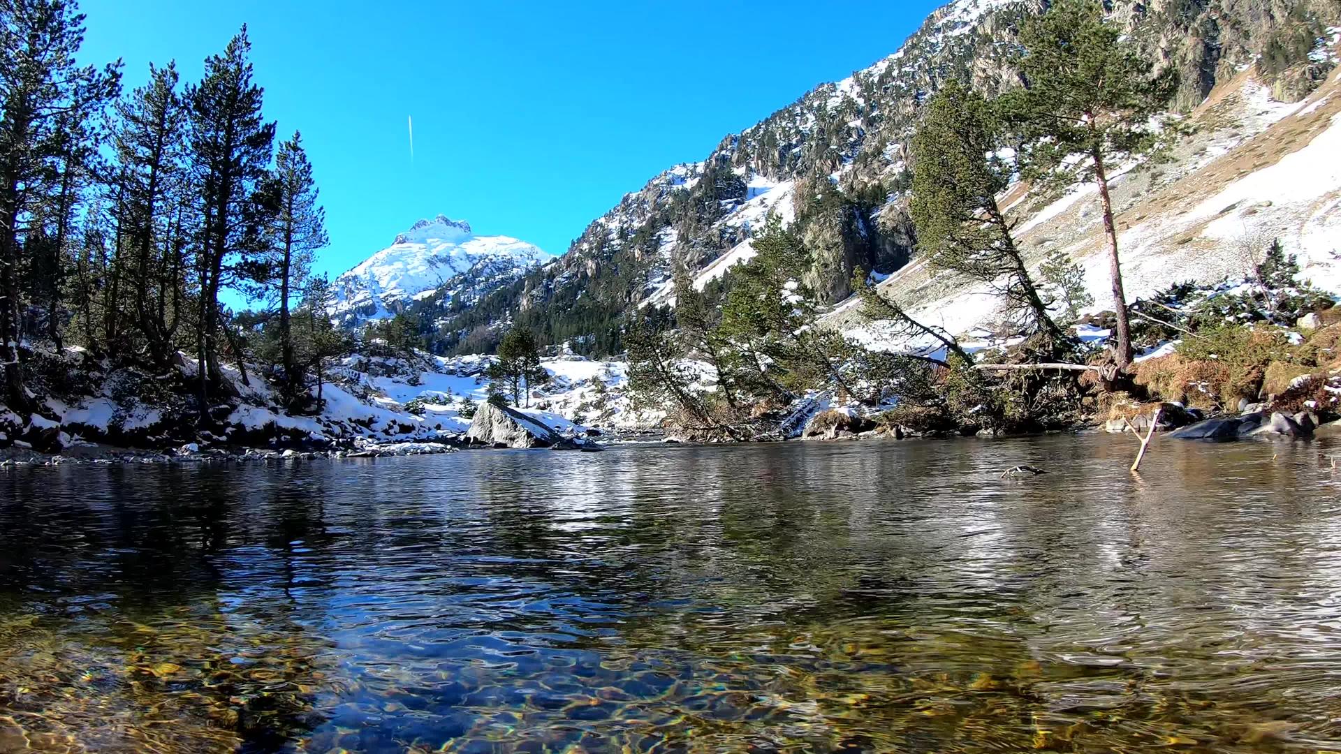 法国法兰西州埃斯帕涅河附近的比利牛斯山脉视频的预览图