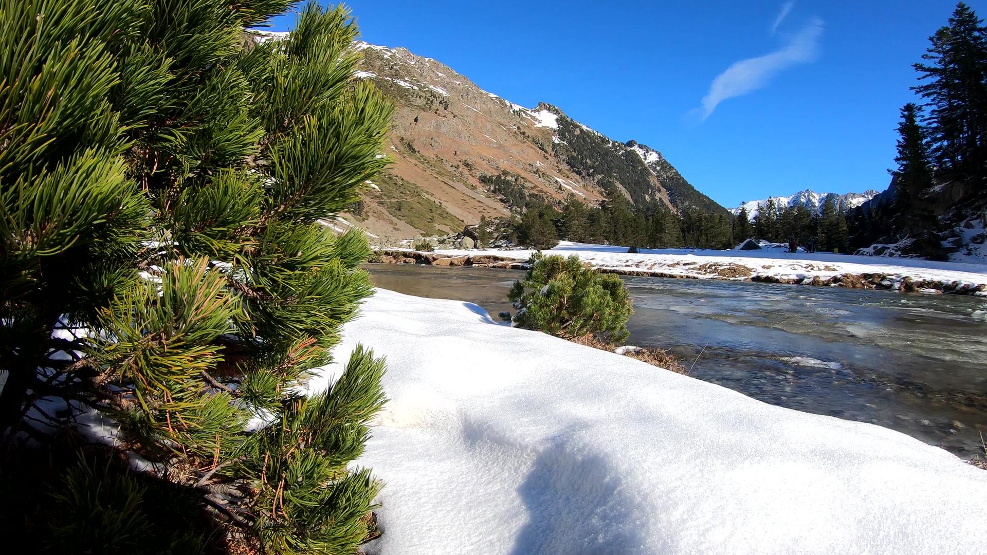 比利牛斯山下雪视频的预览图