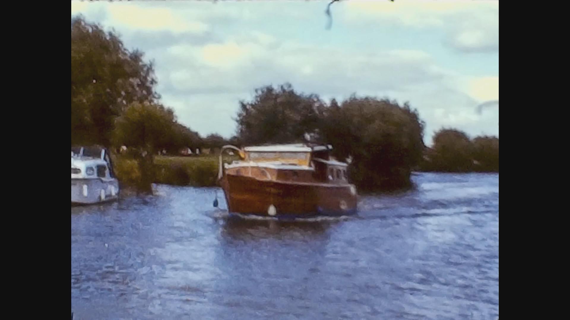 1969年联合王国2号河上的船只视频的预览图
