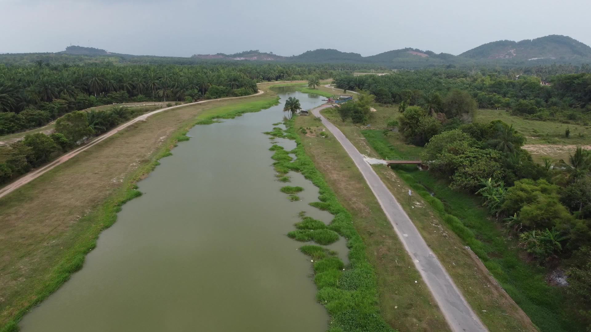 农村的Sungaikulim空中观察视频的预览图