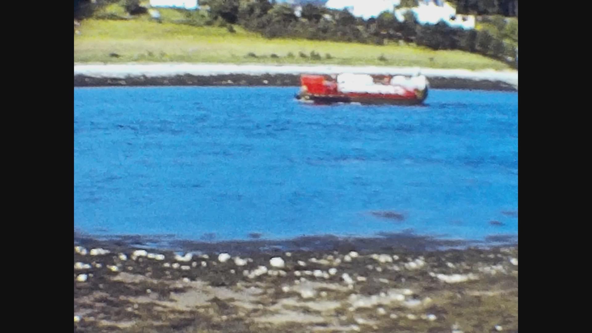 1968年统一王国河上的驳船视频的预览图