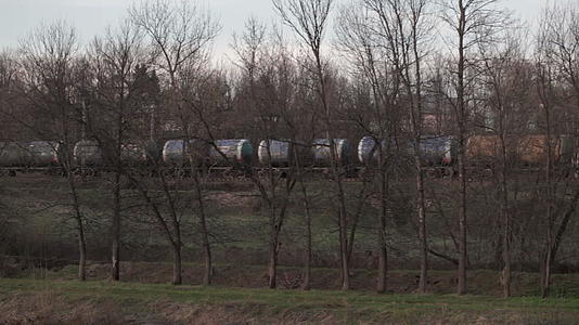 一套油罐车通过铁路运输石油和燃料视频的预览图