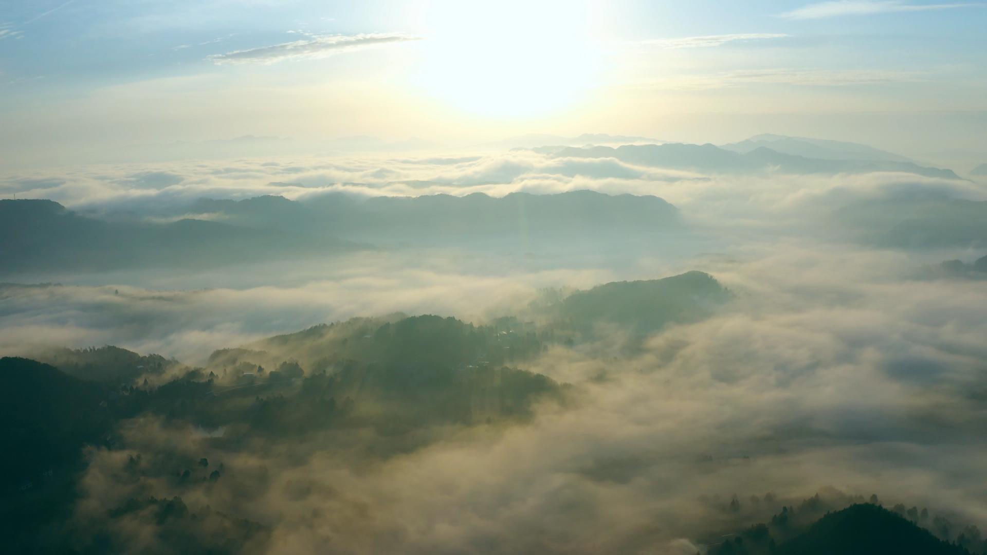 4K航拍清晨大山日出云海视频素材视频的预览图