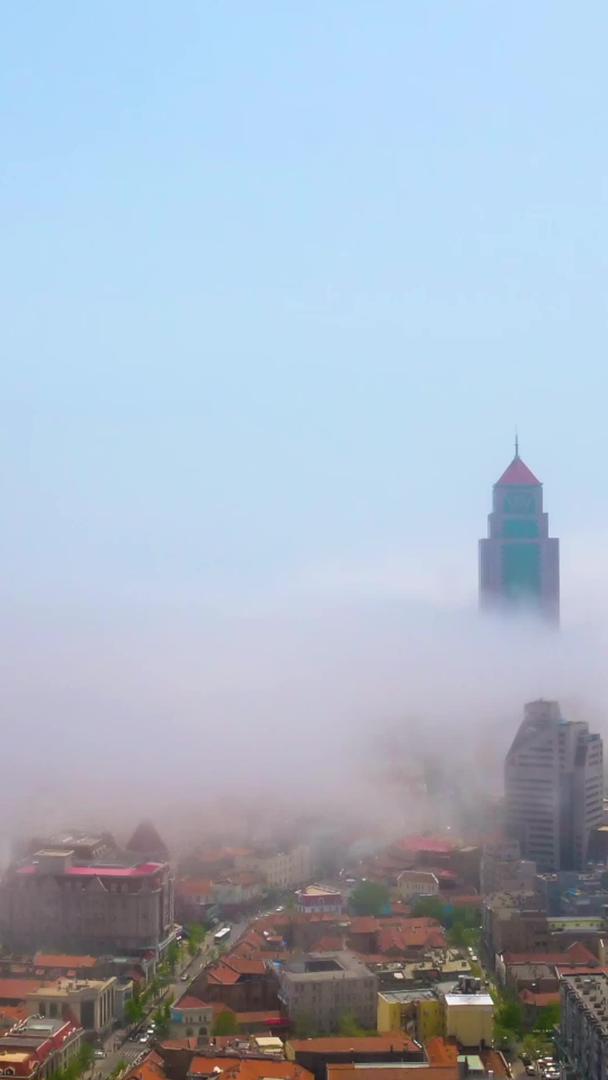 海滨岛城的海雾袭来视频的预览图