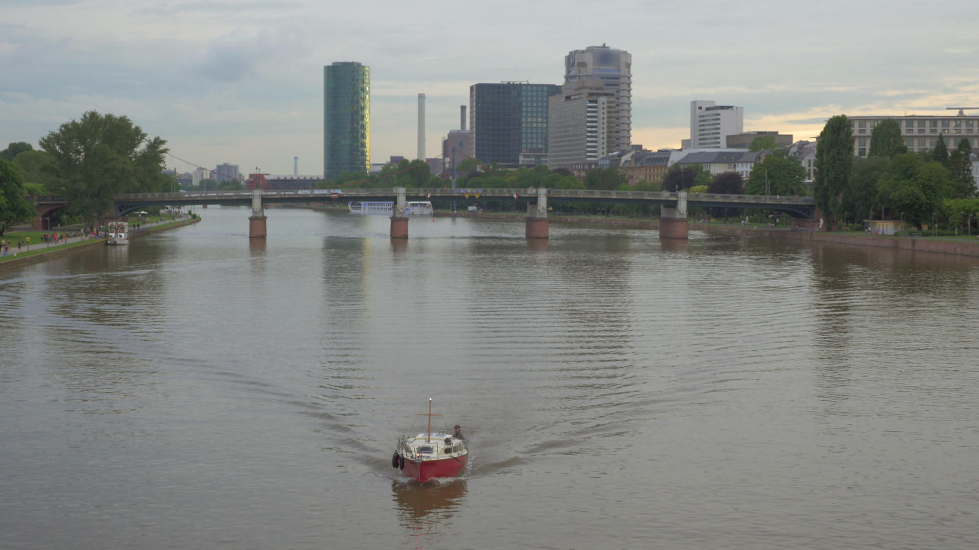 直接面对德国的城市景观和主要河流视频的预览图