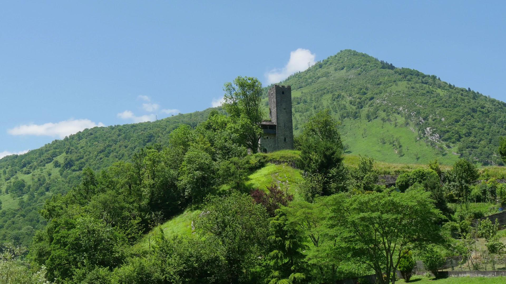 山景和城堡的废墟视频的预览图