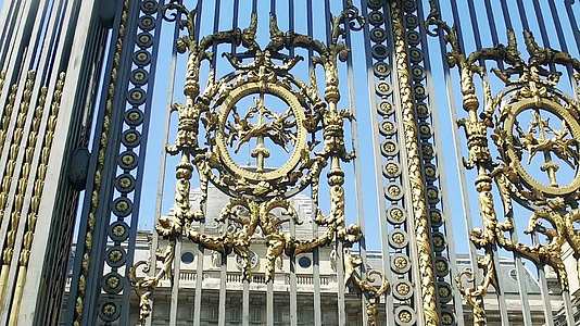 法国巴黎司法宫的前门建筑背景视频的预览图