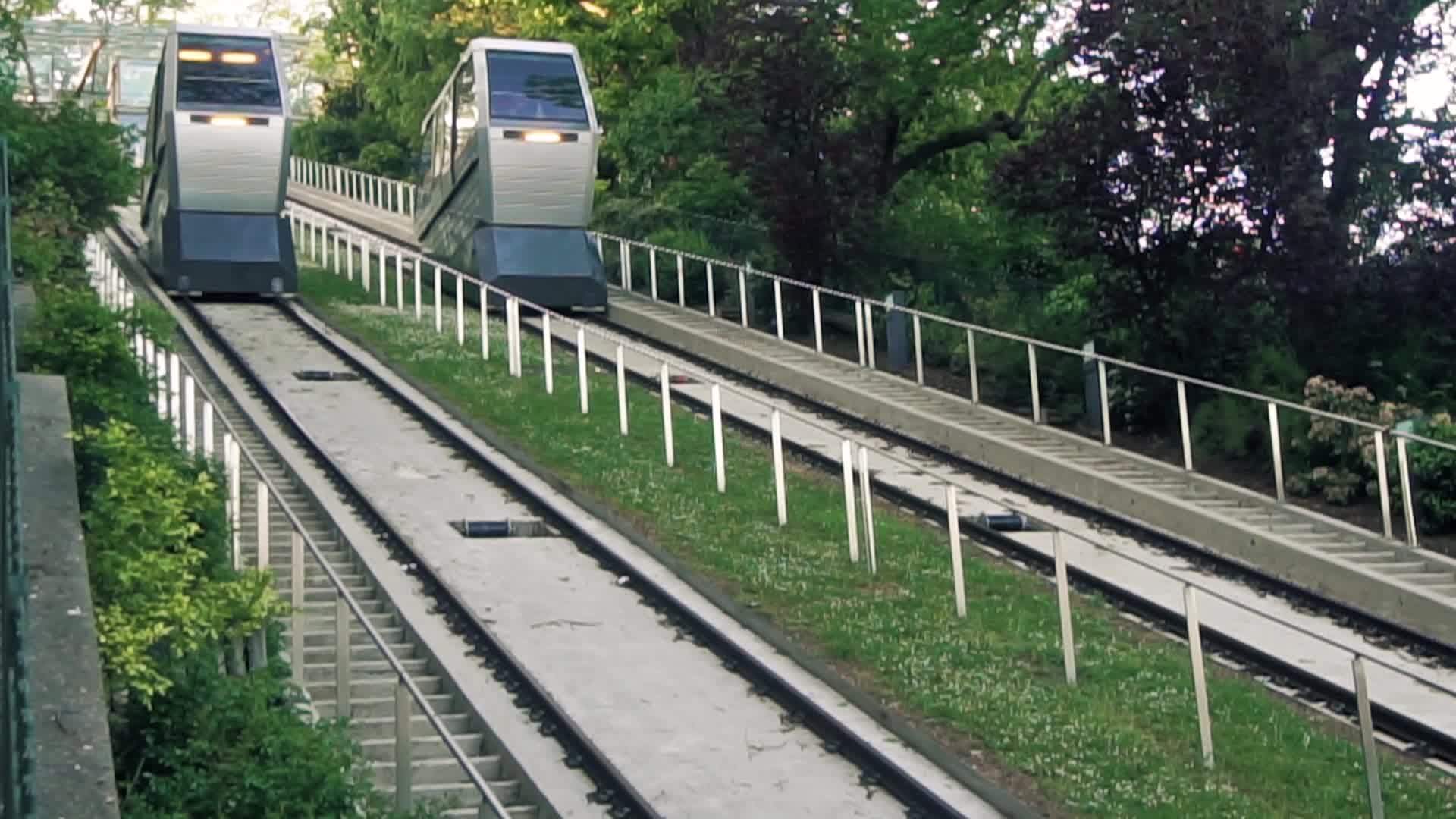 将有线汽车海洋铁路运送到蒙特马特视频的预览图