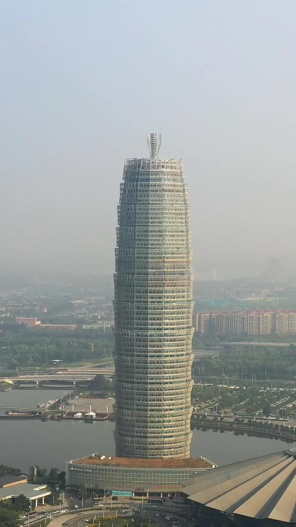 郑州城市风光大玉米航拍视频视频的预览图