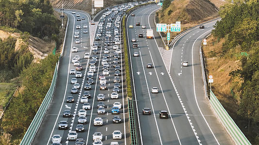 高速公路交通堵塞4K视频的预览图
