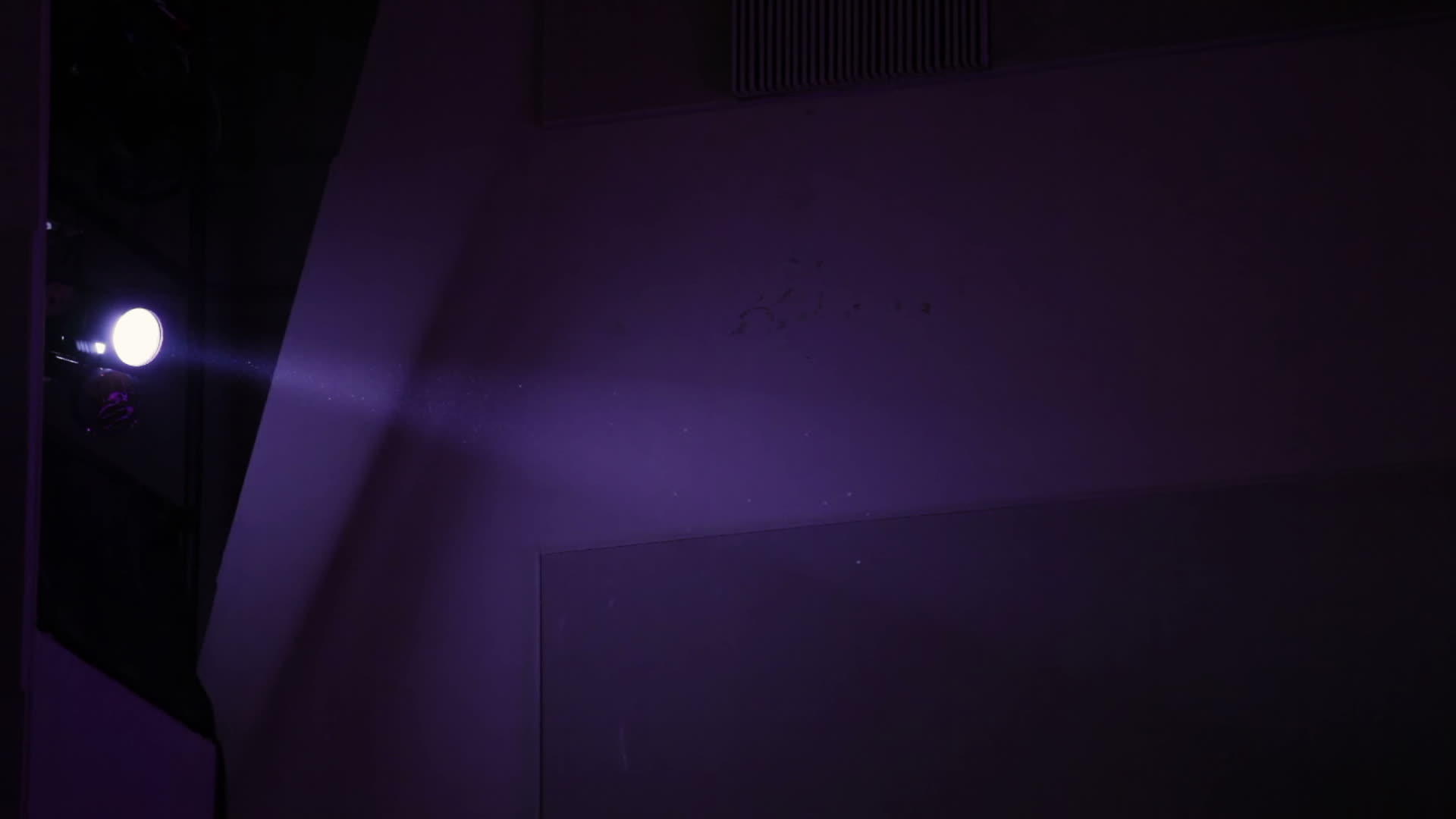 剧院里的一盏大灯视频的预览图