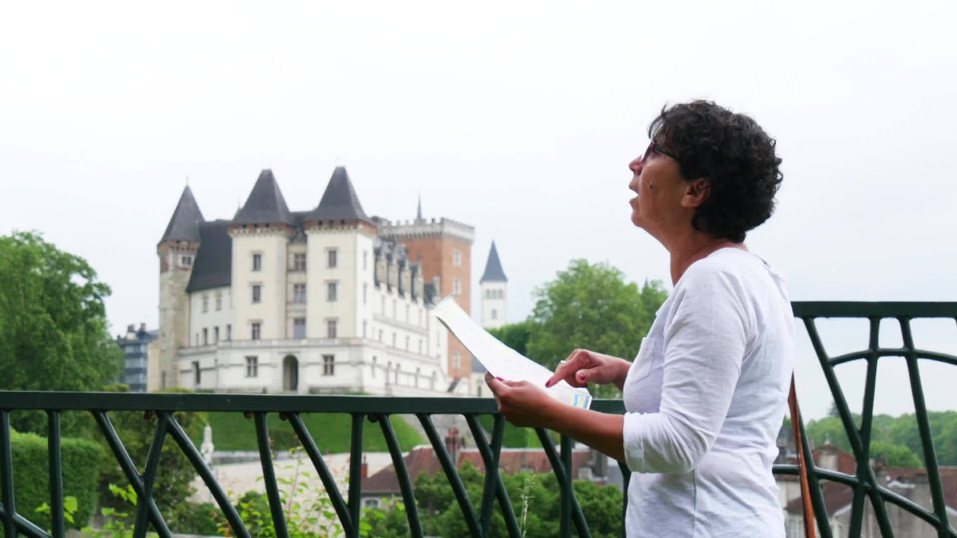 以法兰西为例参观法国波城城堡视频的预览图
