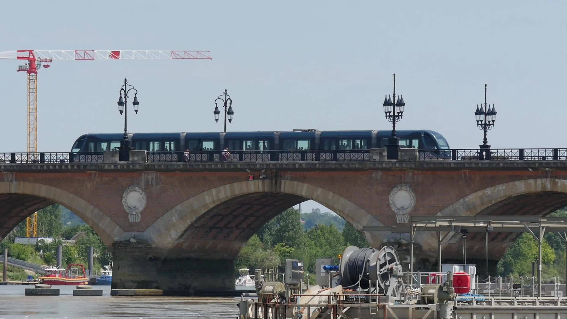 石桥位于波塞弗朗特的铁路之桥视频的预览图