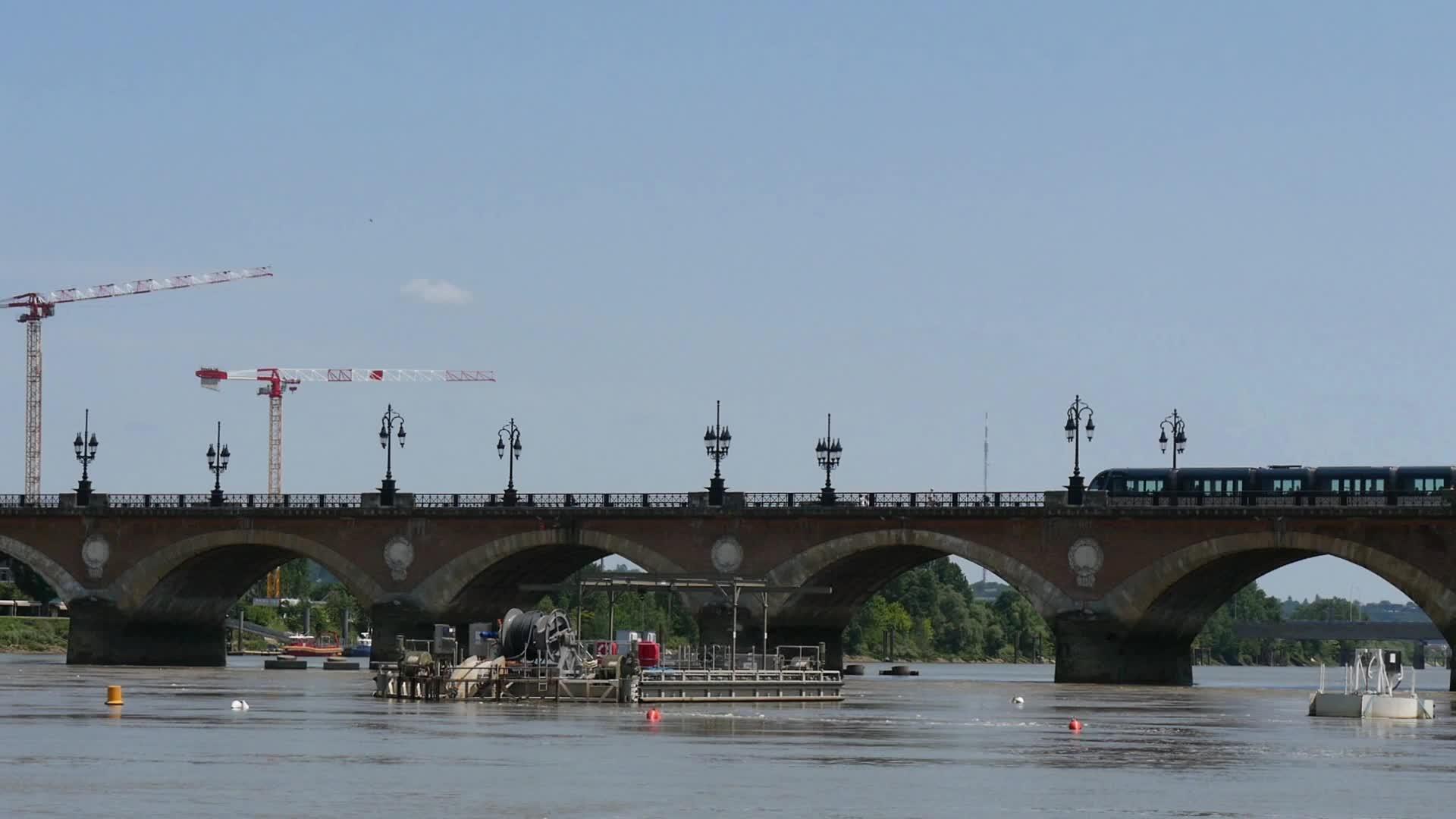 石桥位于波塞弗朗特的铁路之桥视频的预览图