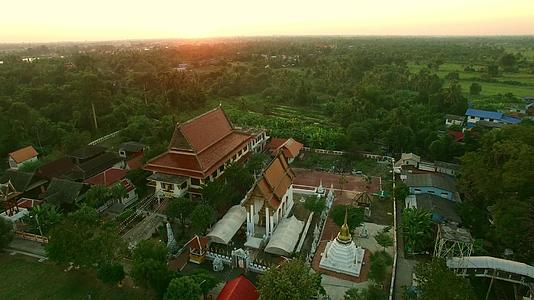 Bangkokthailand在空中观察佛教寺庙视频的预览图