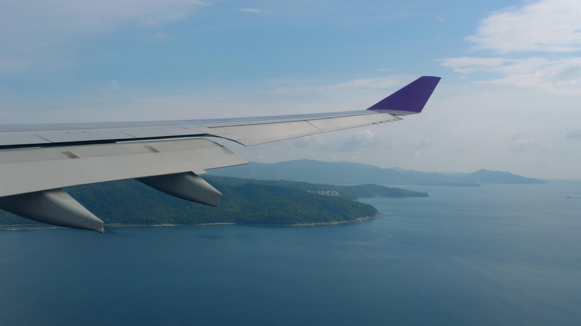 下面飞机的空中景观视频的预览图