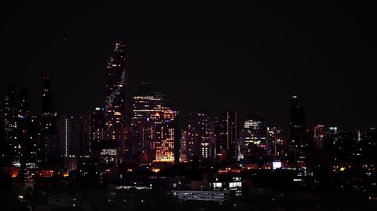 Bangkok城市风景商业区Sathon区夜间高楼Bangkok视频的预览图