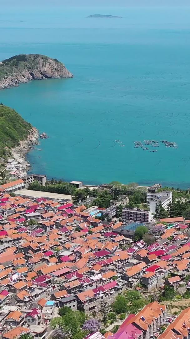 青岛海边渔村航拍视频视频的预览图