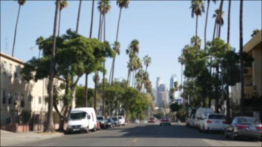 在加州洛杉矶市中心的街道上开车视频的预览图