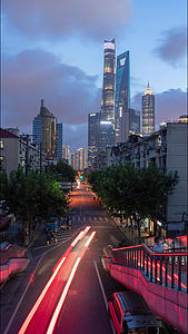 上海陆家嘴日转夜延时8k竖屏视频的预览图