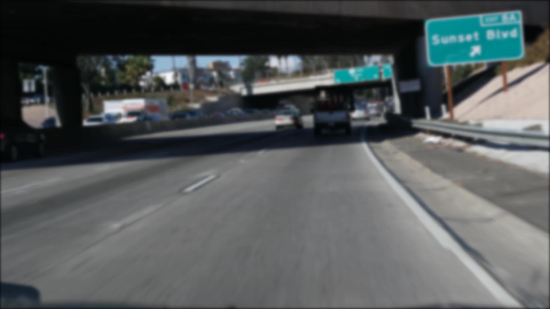在加利福尼亚州洛杉矶的城际高速公路上视频的预览图