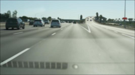 在加利福尼亚州洛杉矶的城际高速公路上视频的预览图