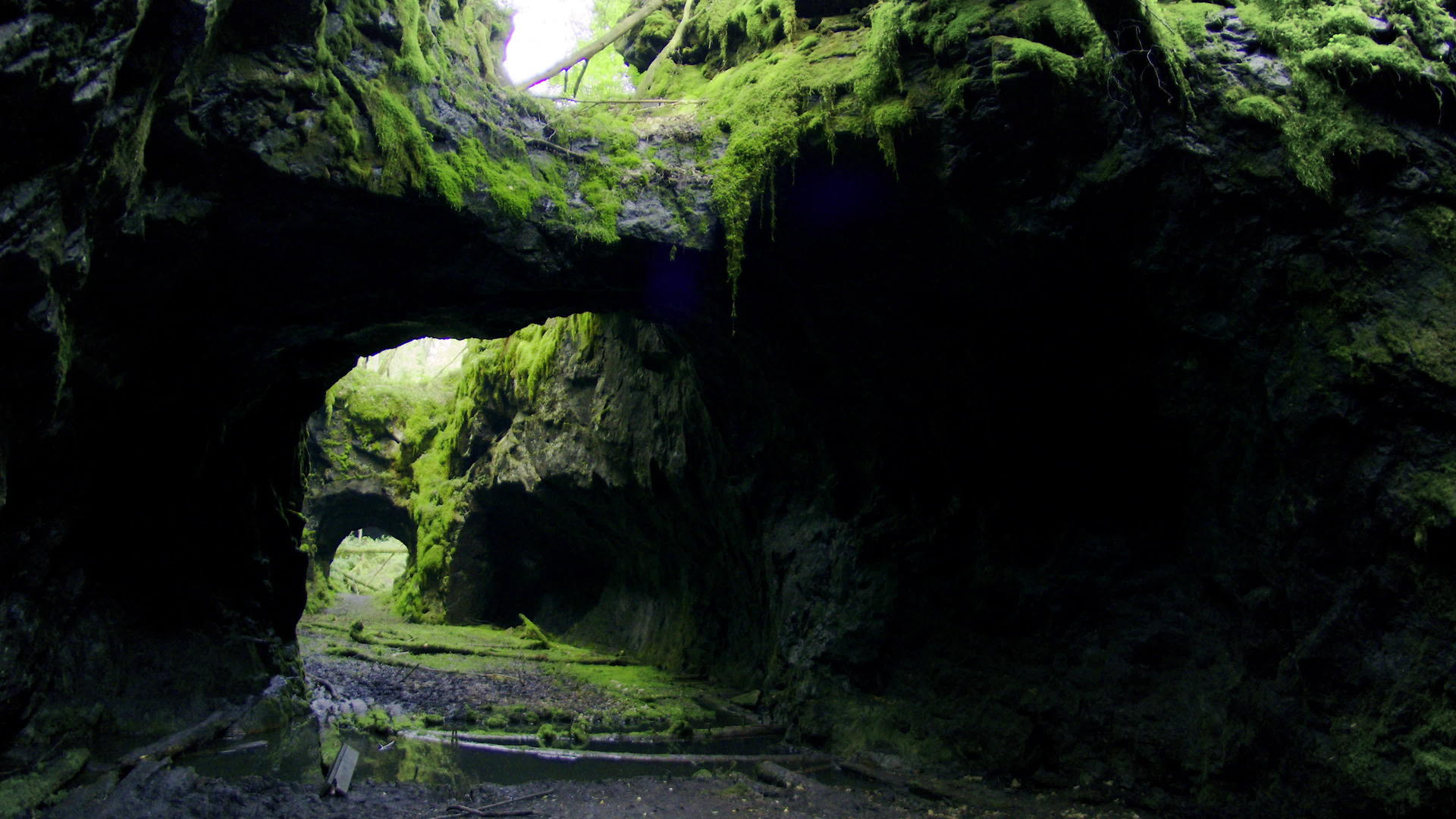 美丽的自然洞穴视频的预览图