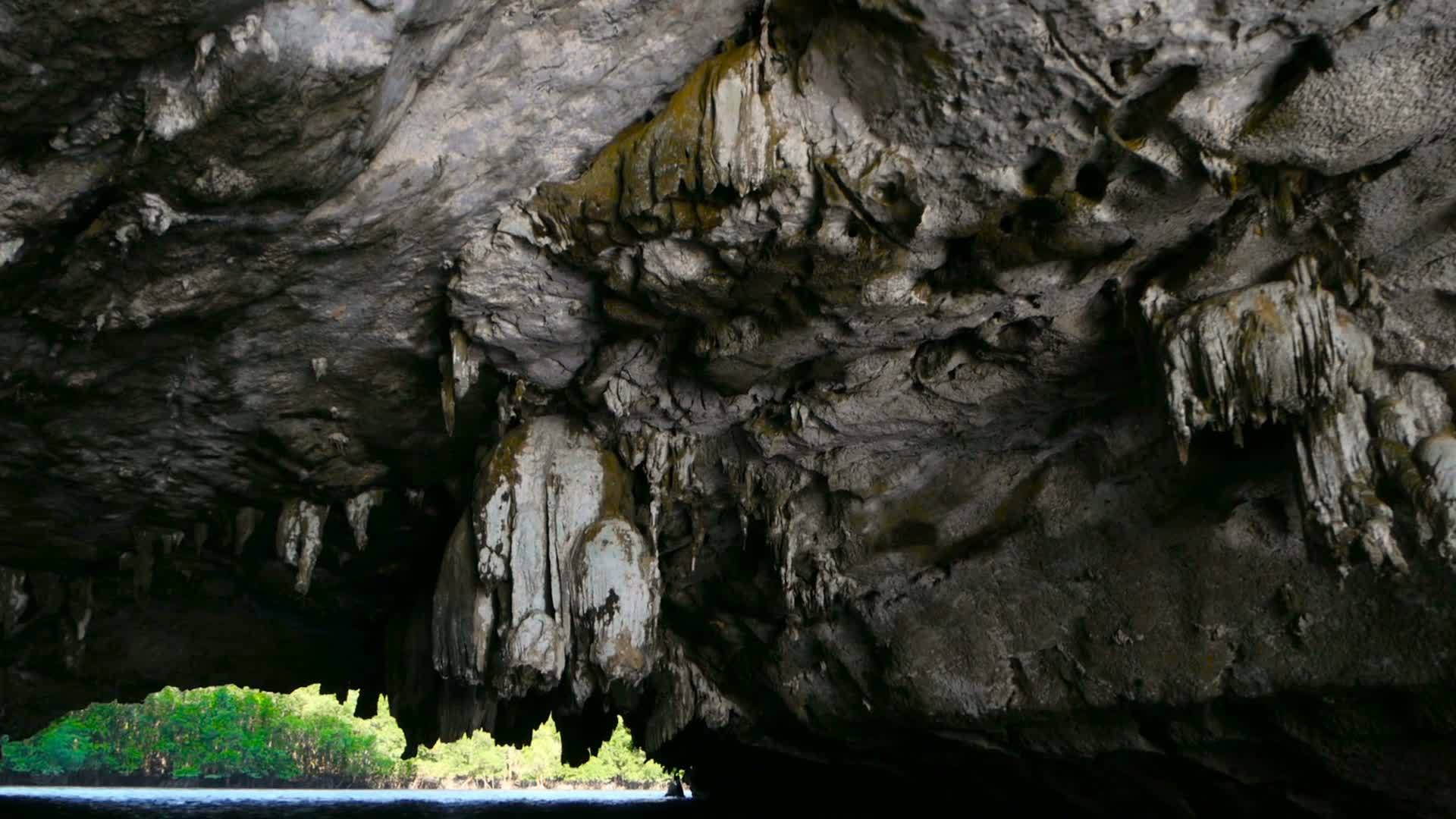在海洞地下游船视频的预览图