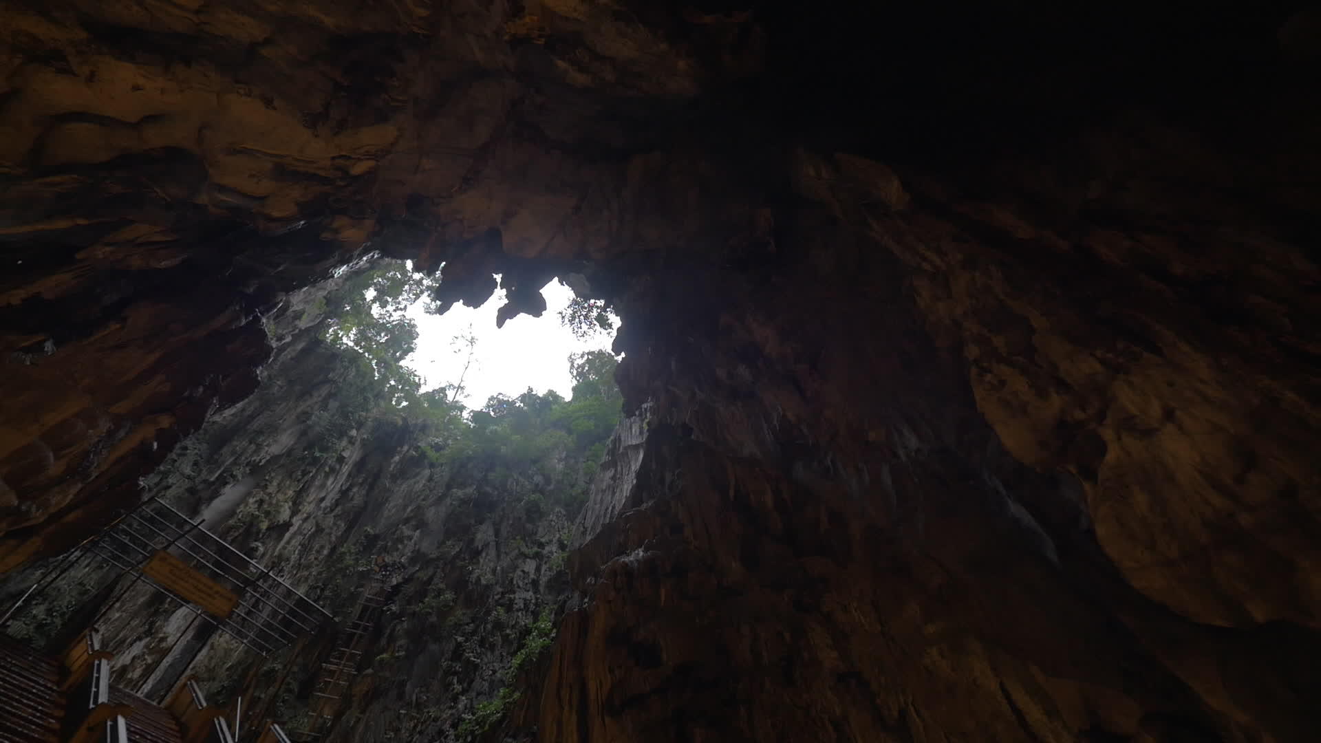 马来西亚巴图洞穴视频的预览图