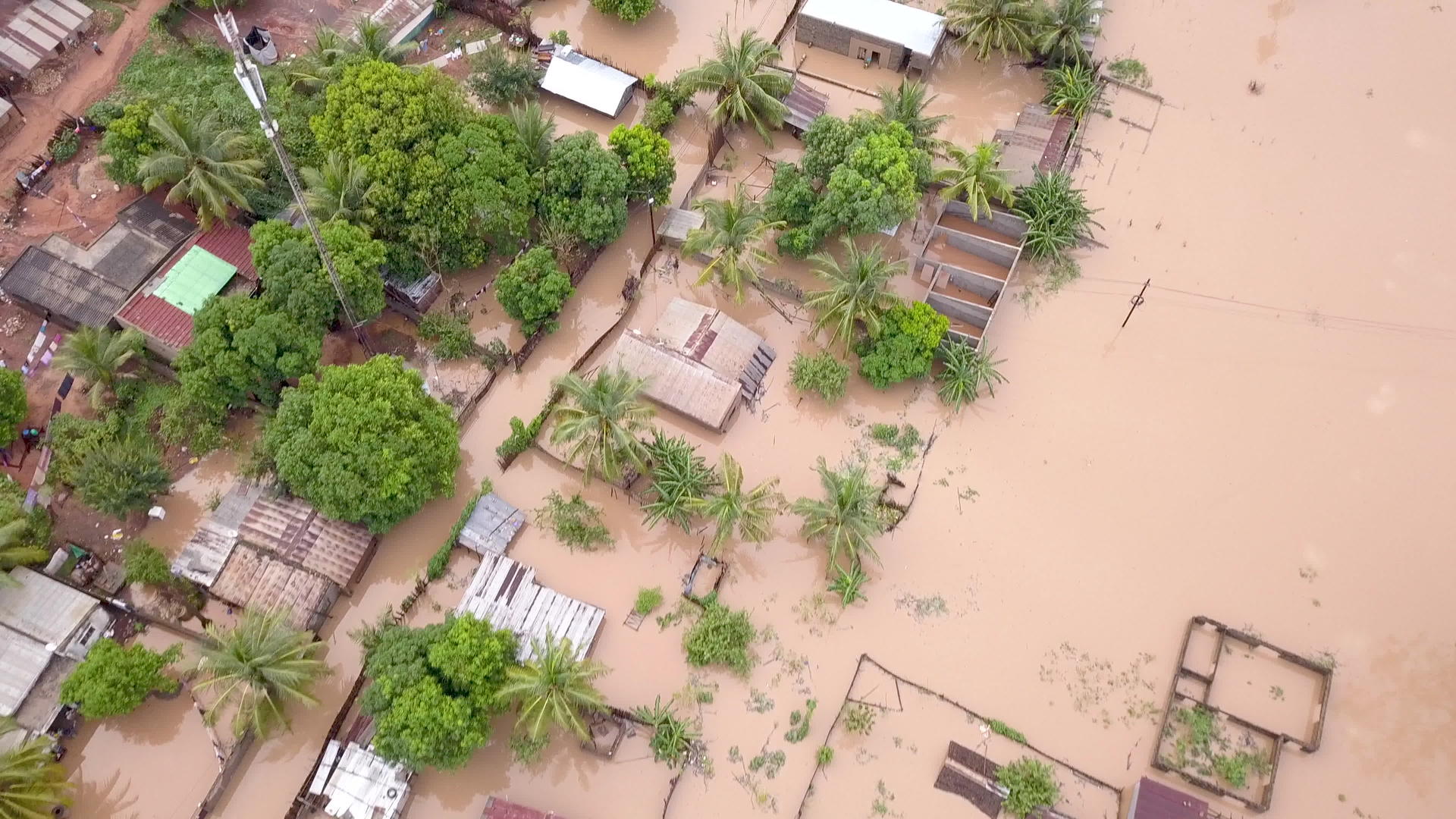 发展者被洪水淹没的村庄视频的预览图