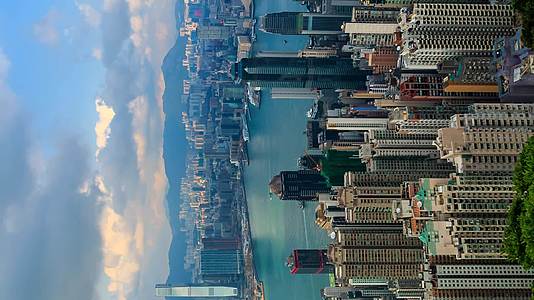 香港在空中观察城市景观的垂直屏幕视频的预览图