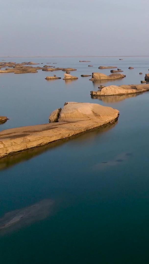青海乌素特雅丹地质公园水上雅丹自然风光视频视频的预览图