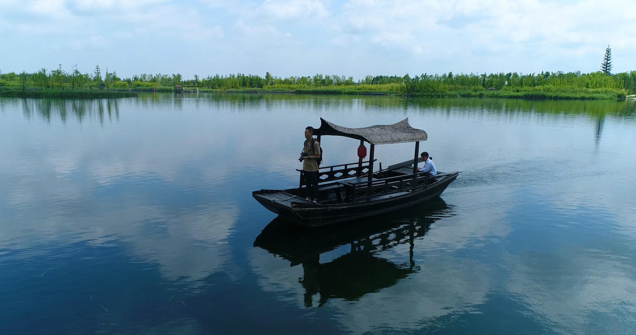 西安鄠邑区渼陂湖景区游船航拍视频的预览图